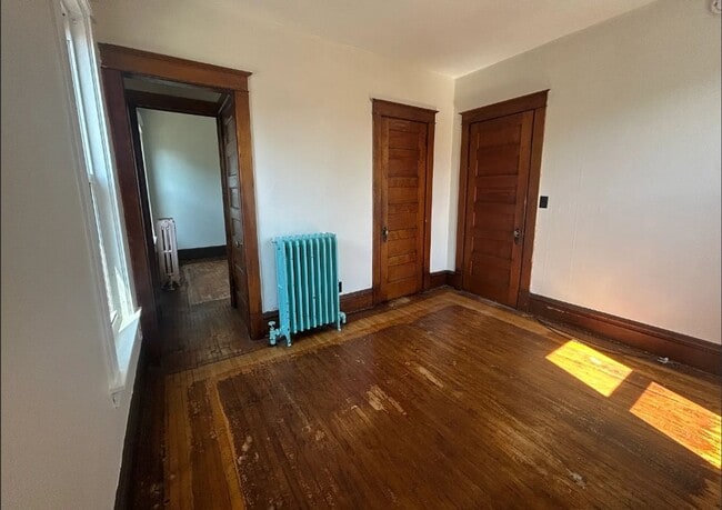 Building Photo - 902 9th Ave