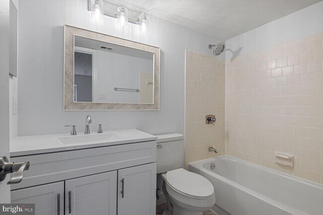 Building Photo - 10223 Valentino Dr