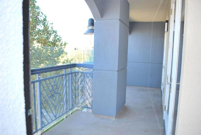 Building Photo - Great Corner Condo ! Lots Of Light ! Elan at Dublin Station. Bright Two Bedroom Two Bath Unit! Ne...