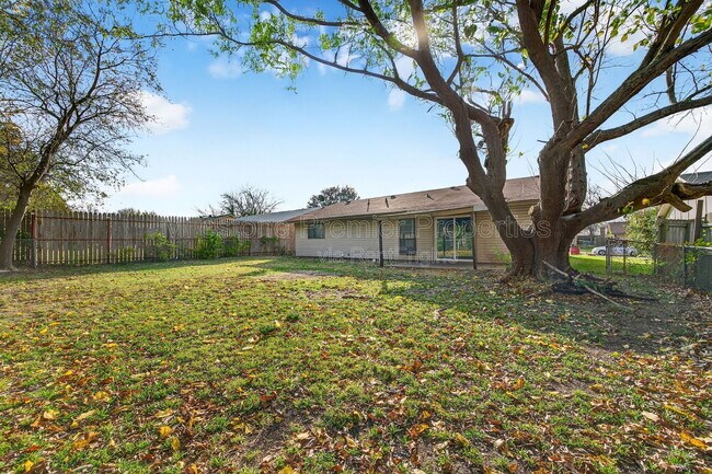 Building Photo - 401 Utah St