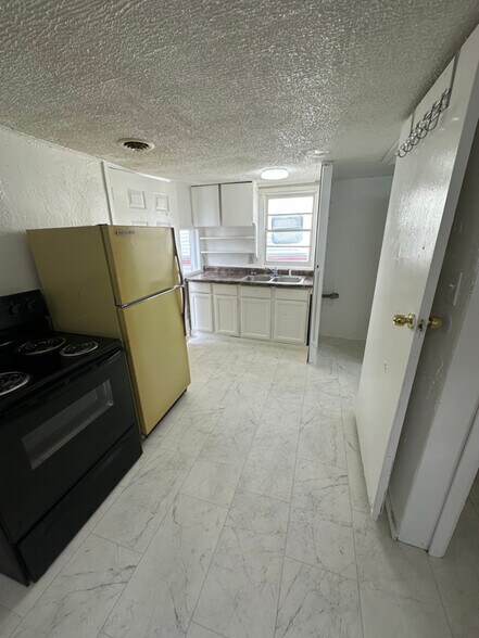 Building Photo - 2317 Reed Ave