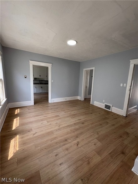 Building Photo - 946 E 79th St