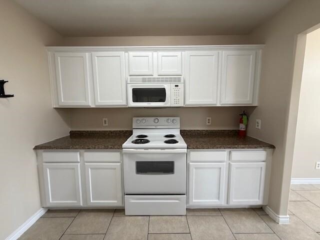 Building Photo - 2720 Camelot Dr