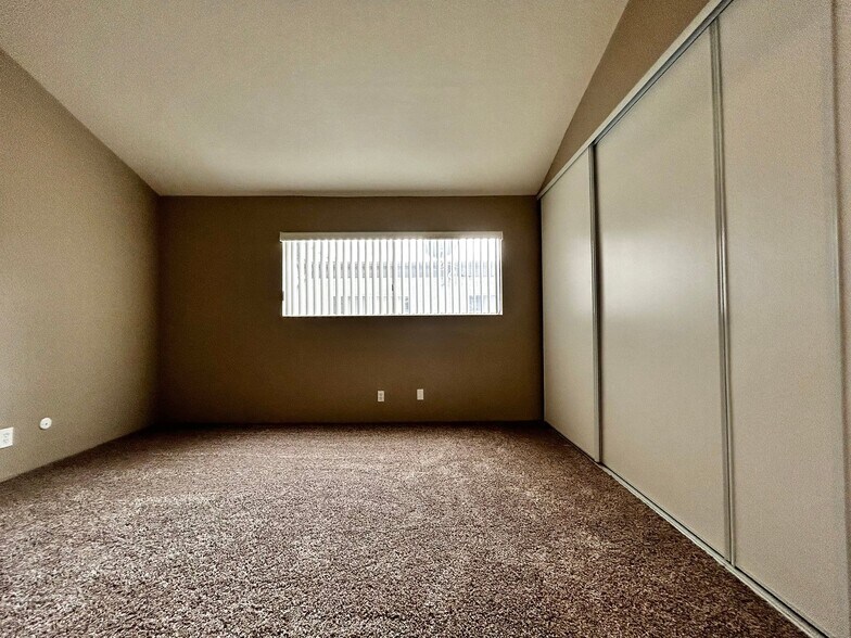 Building Photo - 344 S Arroyo Dr