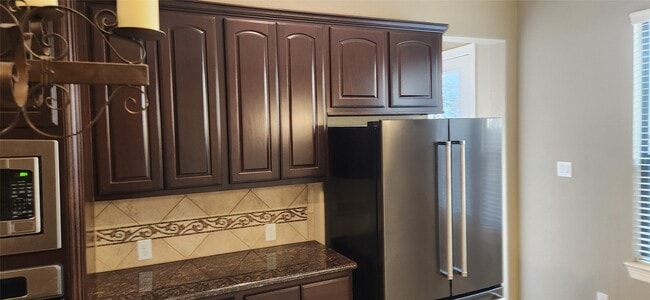 Building Photo - 11614 Royal Oaks Crossing