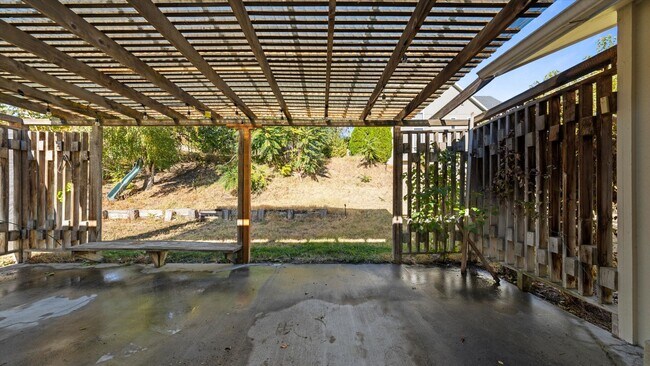 Building Photo - Stunning 4-Bedroom Modern Home in West Richland