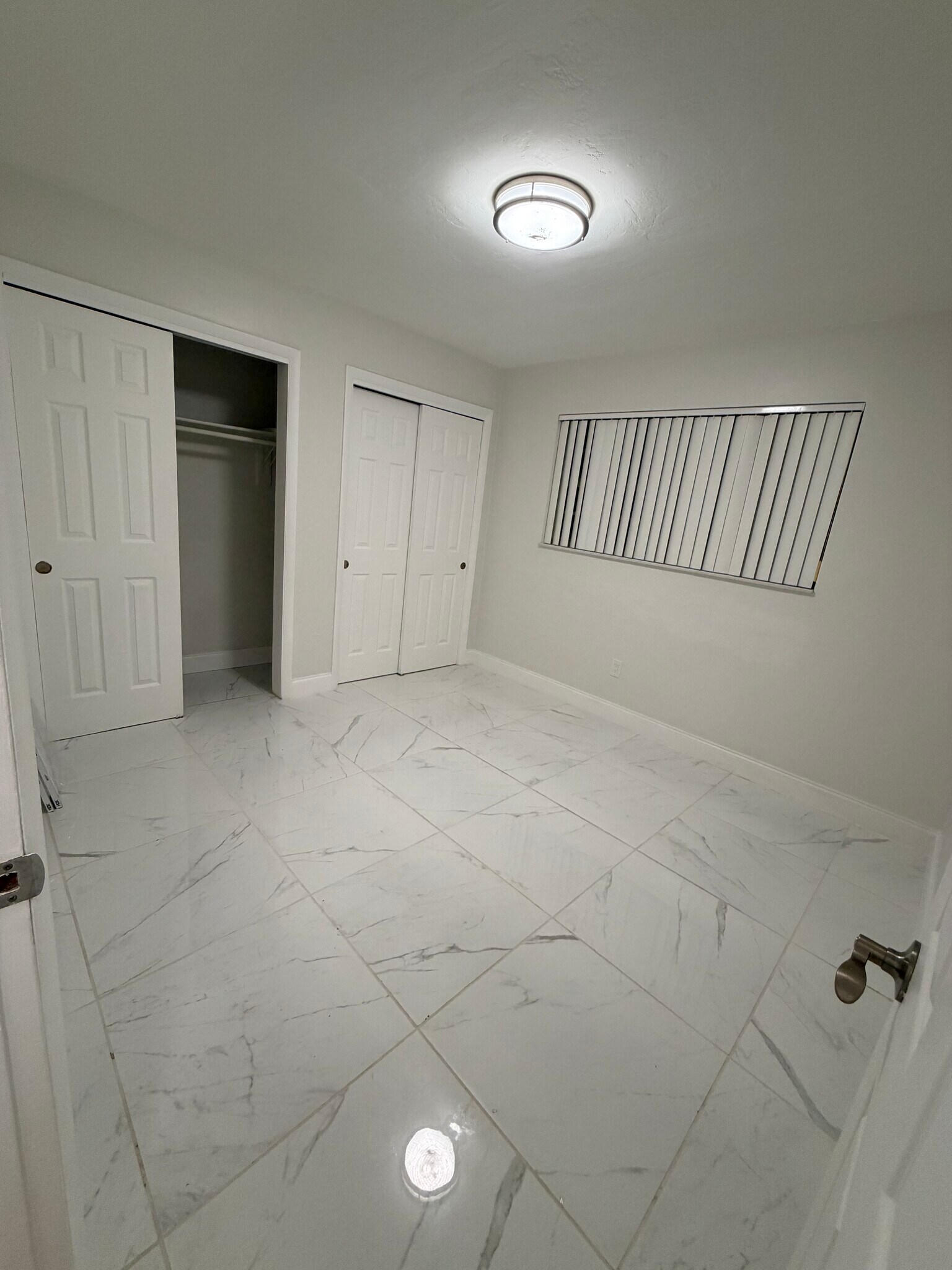 Building Photo - 815 SW 5th Ct