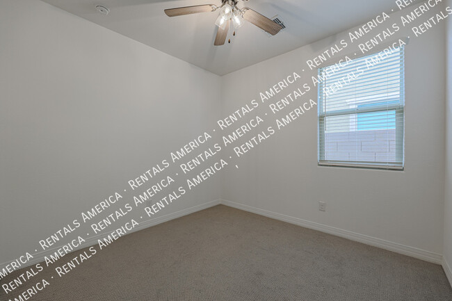 Building Photo - 5938 N 90th Dr