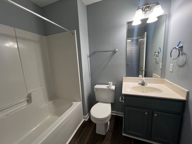 Building Photo - Renovated 3 Bed | 2.5 Bath Townhouse in No...