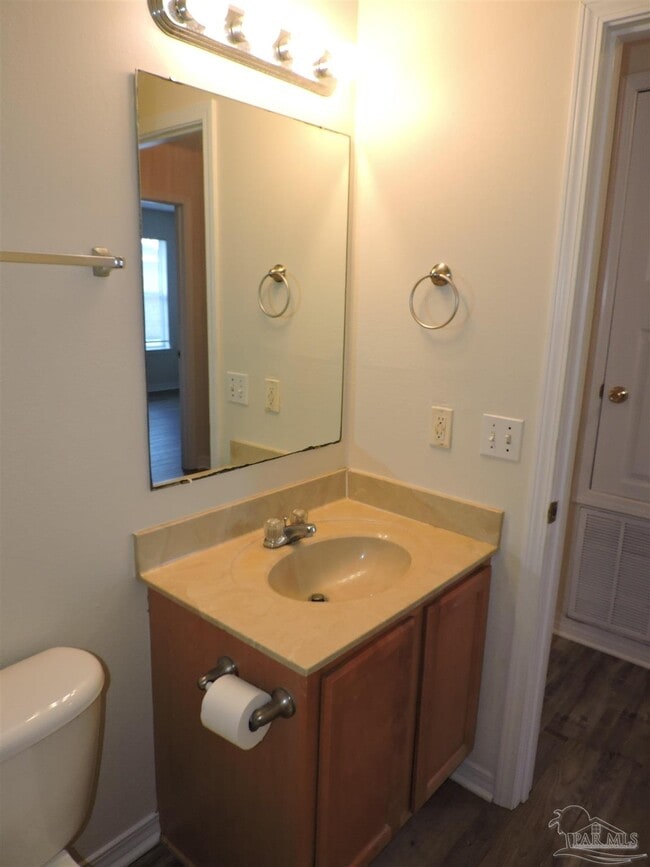 Building Photo - 2513 Gulf Breeze Ave