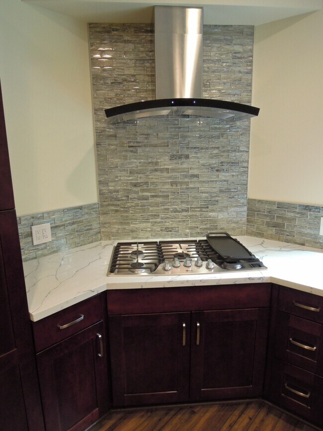 36 INCH GAS RANGE - 323 3rd Pl NW