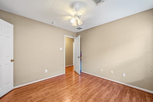 Building Photo - 17935 Rose Hill Park Ln