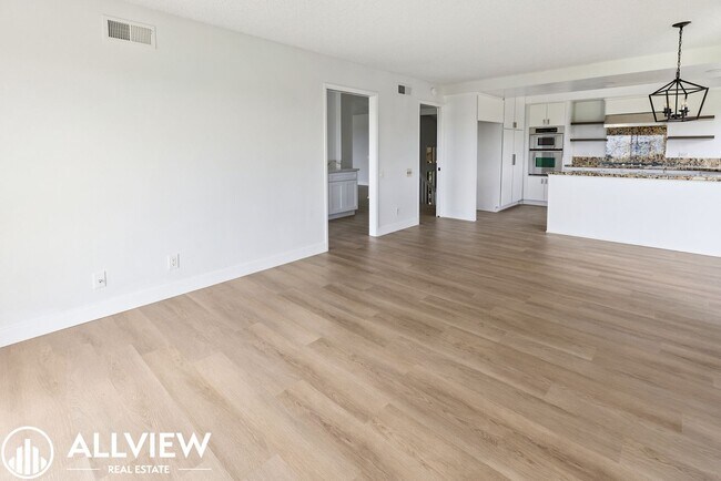 Building Photo - Recently Renovated Two-Story Home in Jasmi...