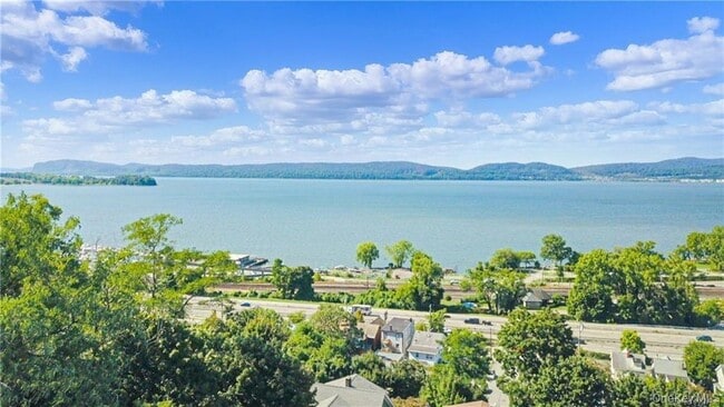 Building Photo - 197 Grand St