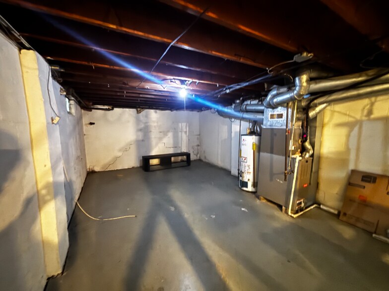 Building Photo - 1862 Kentwell Rd