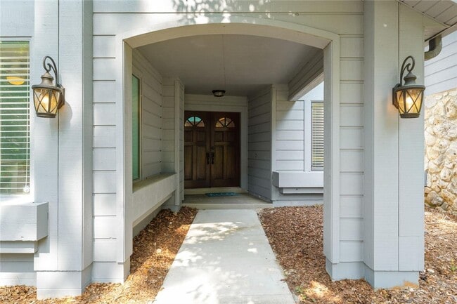 Building Photo - Beautiful Home in Landmark Woods