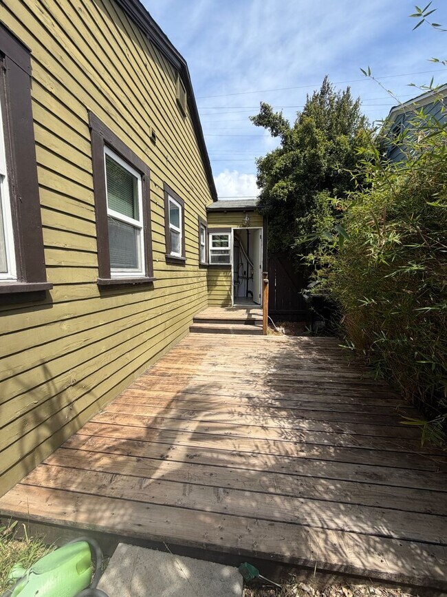 Building Photo - Beautiful Rental with Deck and Outdoor space, Near Freeways