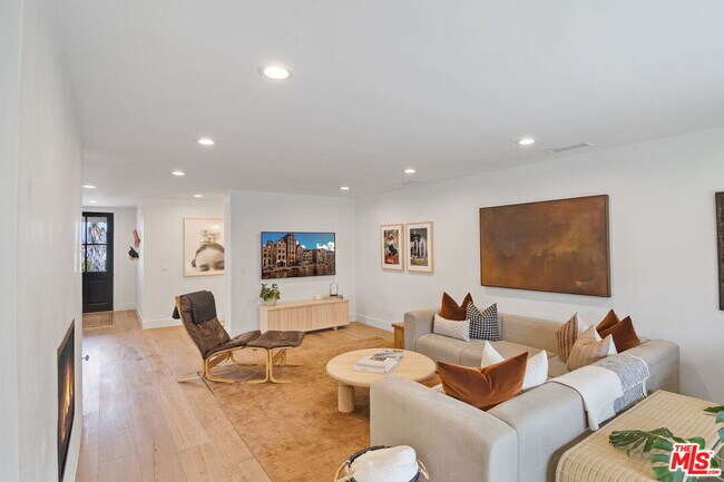 Building Photo - 5664 Coliseum St