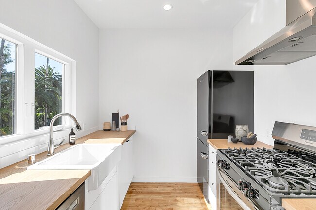 Building Photo - 3700 W Sunset Blvd