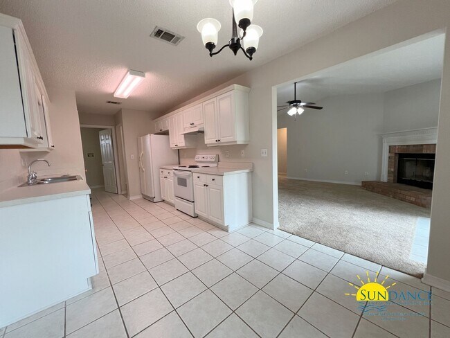 Building Photo - 223 Westview Dr