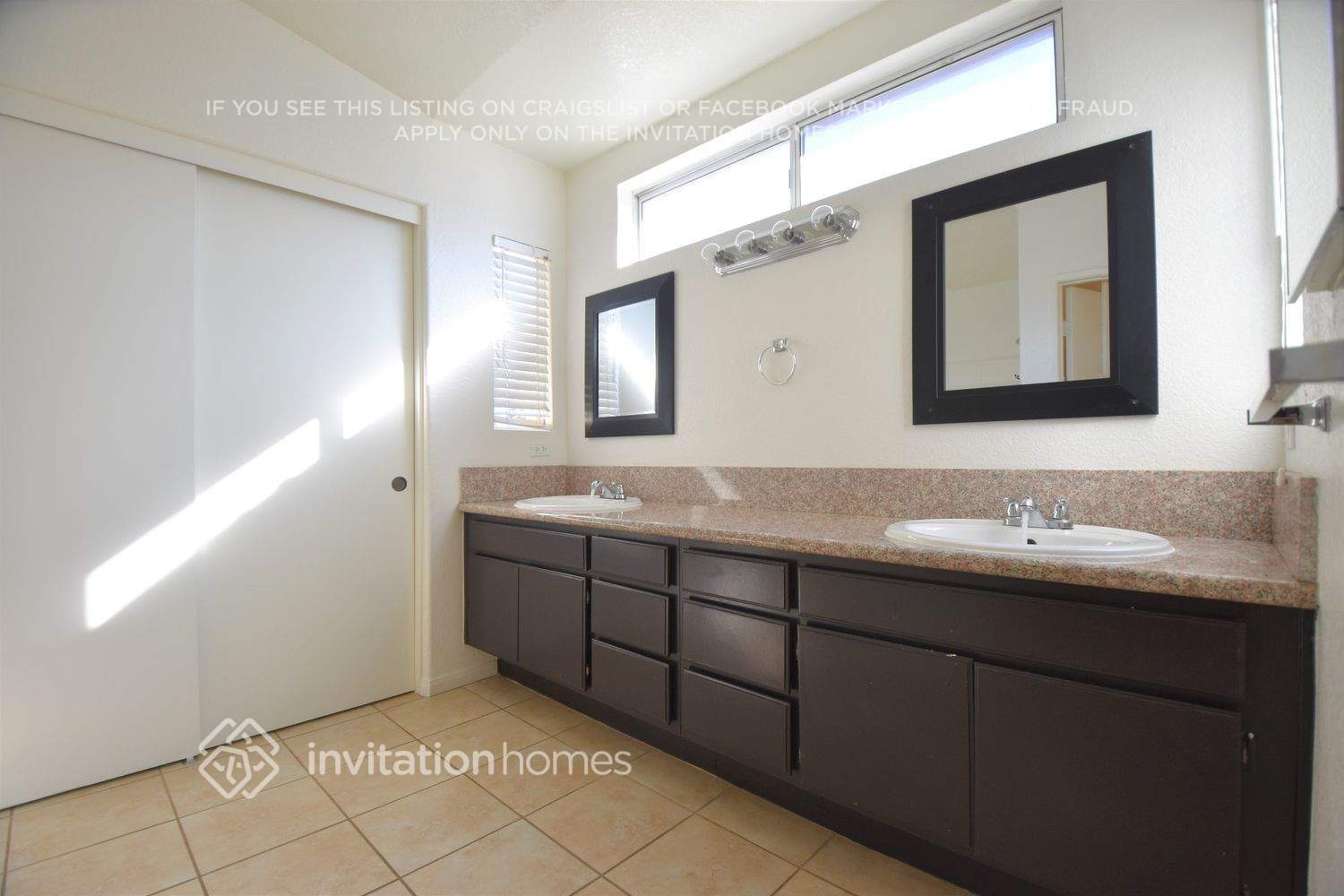 Building Photo - 5516 W Ave L 6