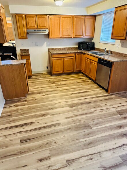 Building Photo - 425 Aspen Way