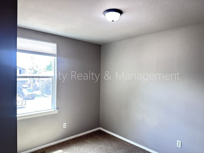 Building Photo - 17657 Ponderosa Ave