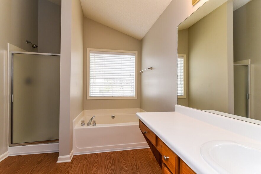 Building Photo - 4323 Chesapeake Trace