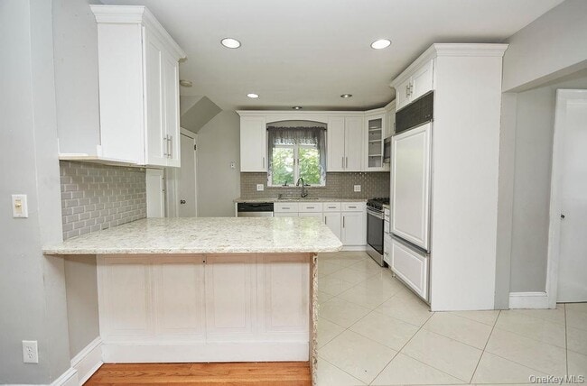 Building Photo - 14 Redbrook Rd