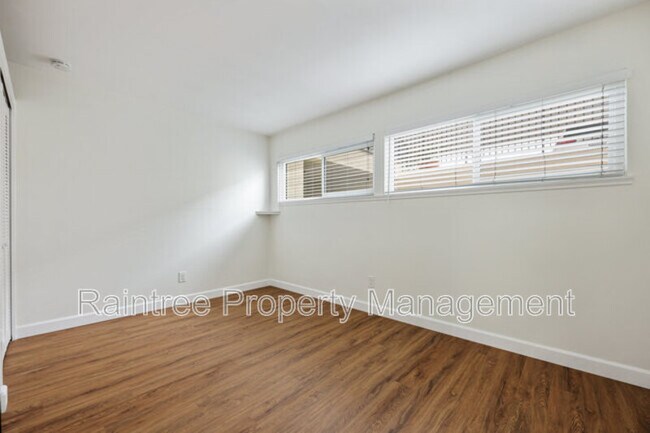 Building Photo - 620 W Solana Cir