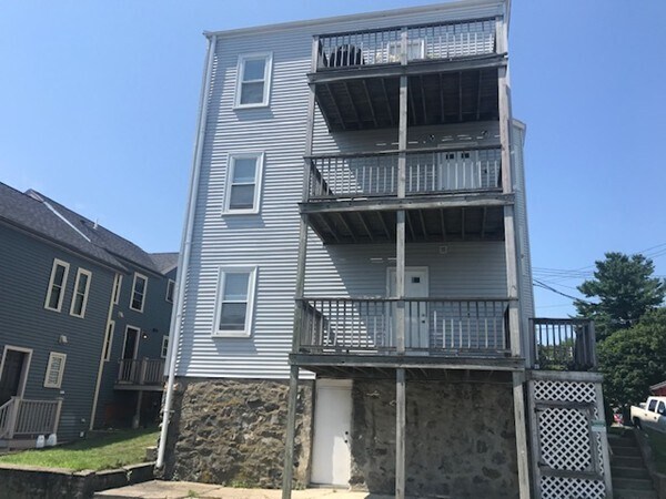Building Photo - 79 Mystic St