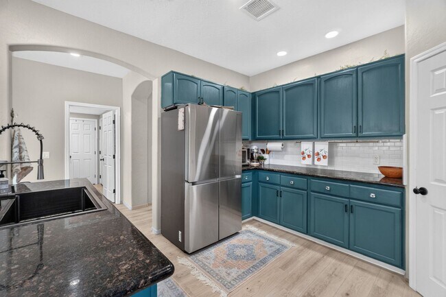 Building Photo - Amazing 5-Bedroom, 2.5-Bath Two Story Home in Stoneridge, PV