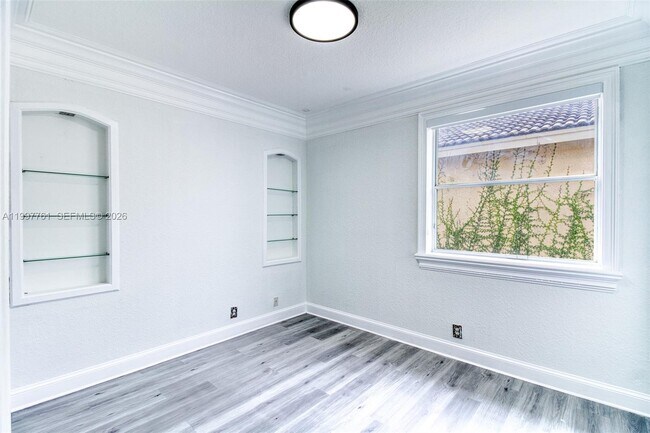 Building Photo - 5363 SW 38th Ave