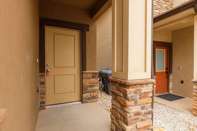 Building Photo - Beautiful Desert Canyon 4 Bedroom / 2.5 Bathroom / 2 Car Garage available NOW