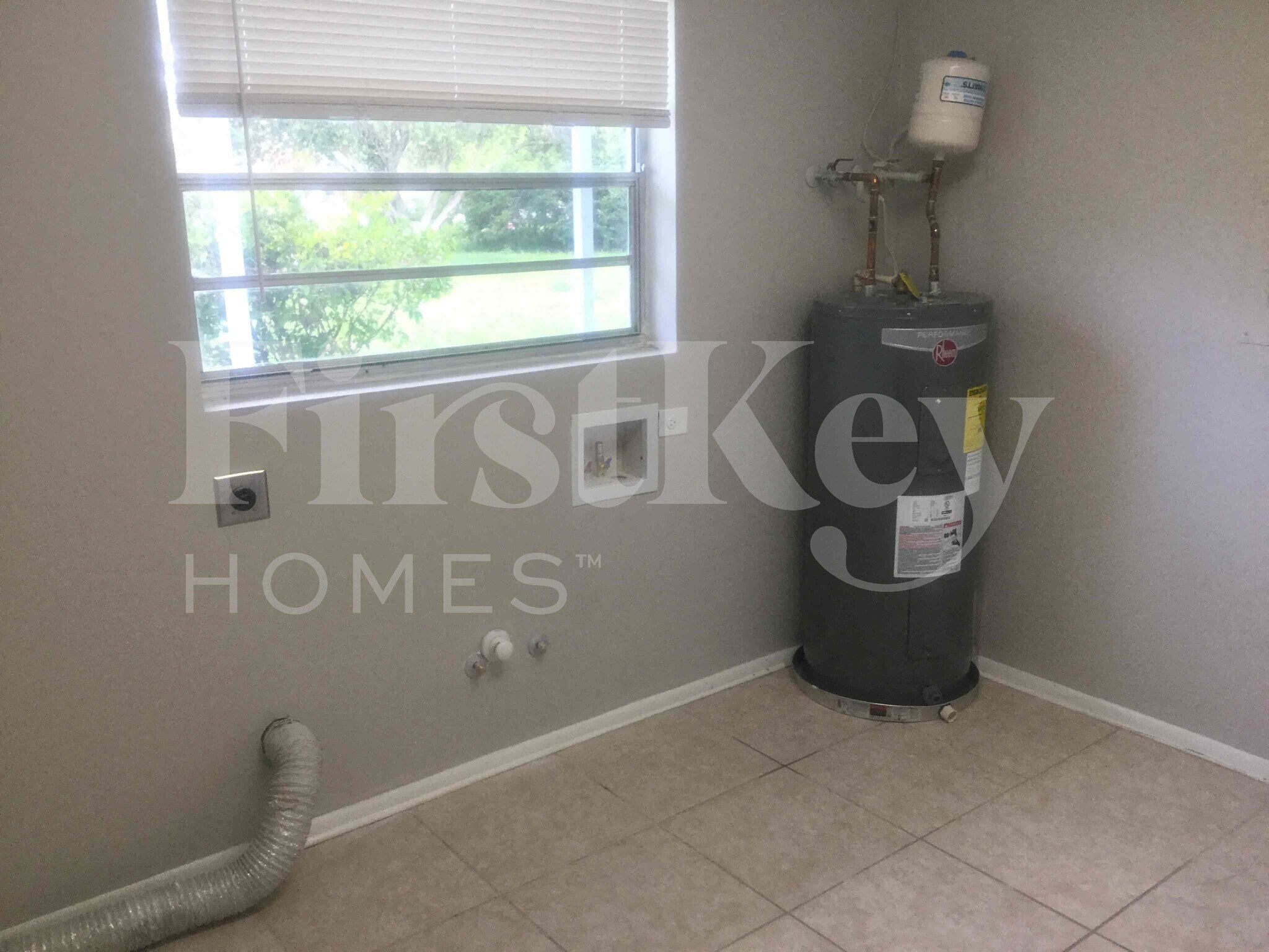 Building Photo - 202 SW Reynolds Ave