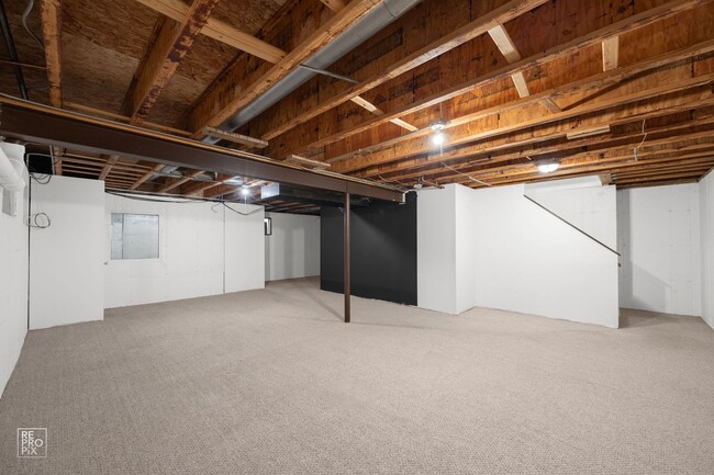 Building Photo - Aurora Four Bedroom Home with Fenced Yard ...
