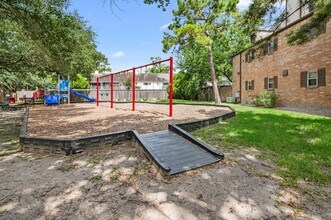 Building Photo - 12966 Trail Hollow Dr