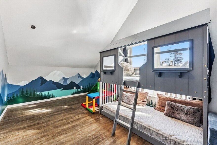 Bunk Bed optional inclusion! - 323 N Oak St