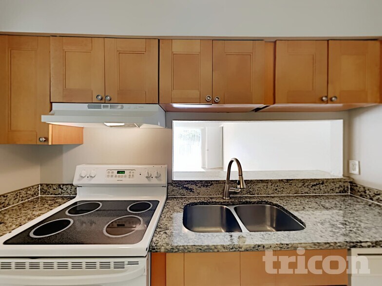 Building Photo - 1757 Lakeview Village Dr