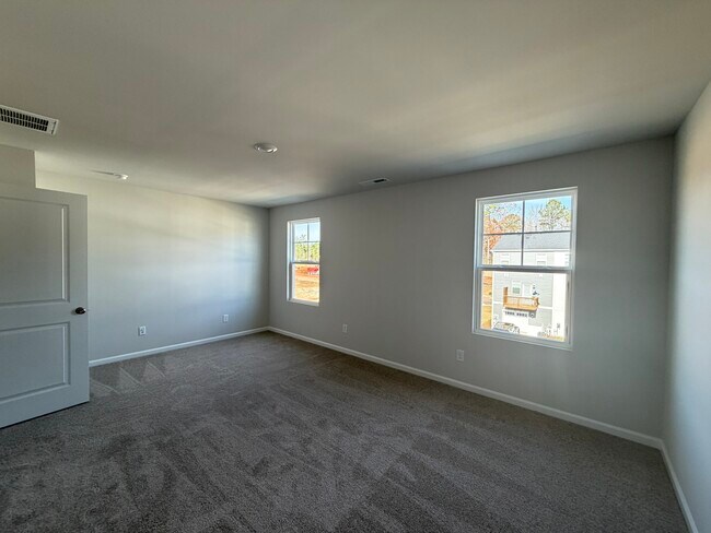 Building Photo - Carolina Springs