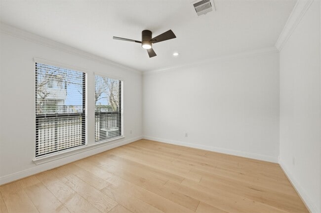 Building Photo - 6130 Hamman St