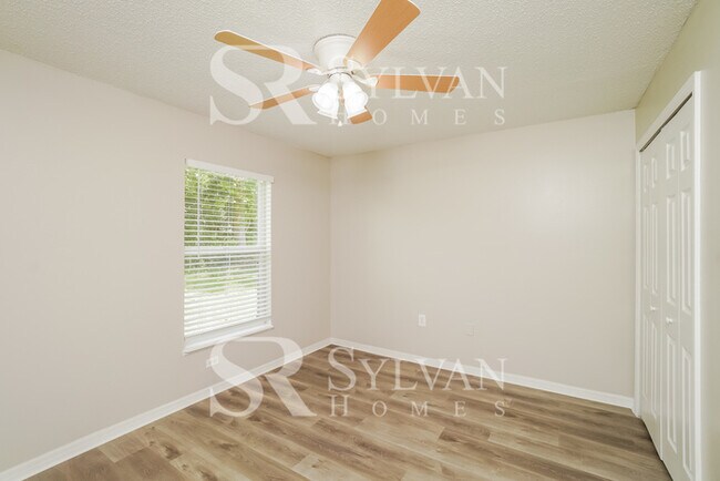 Building Photo - Don’t miss this Beautiful 3 Bedroom, 2 Bath home!