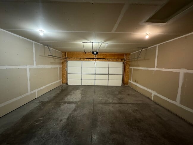 Building Photo - 4126 Mary Plz