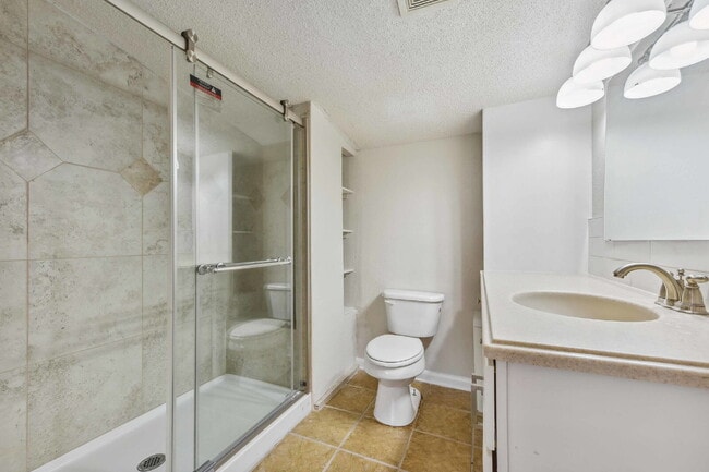 Building Photo - Renovated 3-Bedroom Home in the Heart of M...