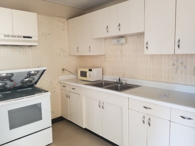 Building Photo - 418 N Center St