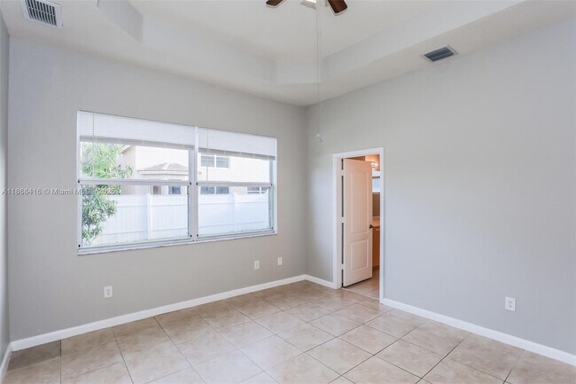 Building Photo - 1700 NE 37th Pl