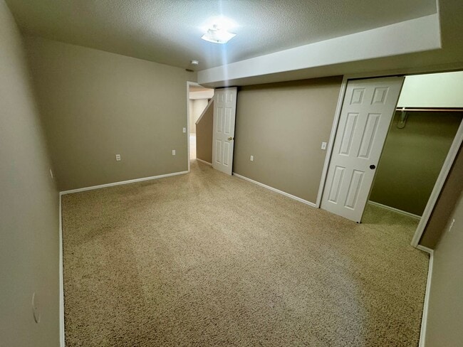 Building Photo - Beautiful home in with Stunning Mountain Views