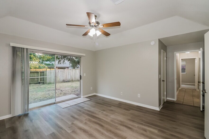 Building Photo - 9423 Bayou Bluff Dr