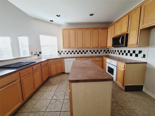 Building Photo - 15635 Kentwater Ct