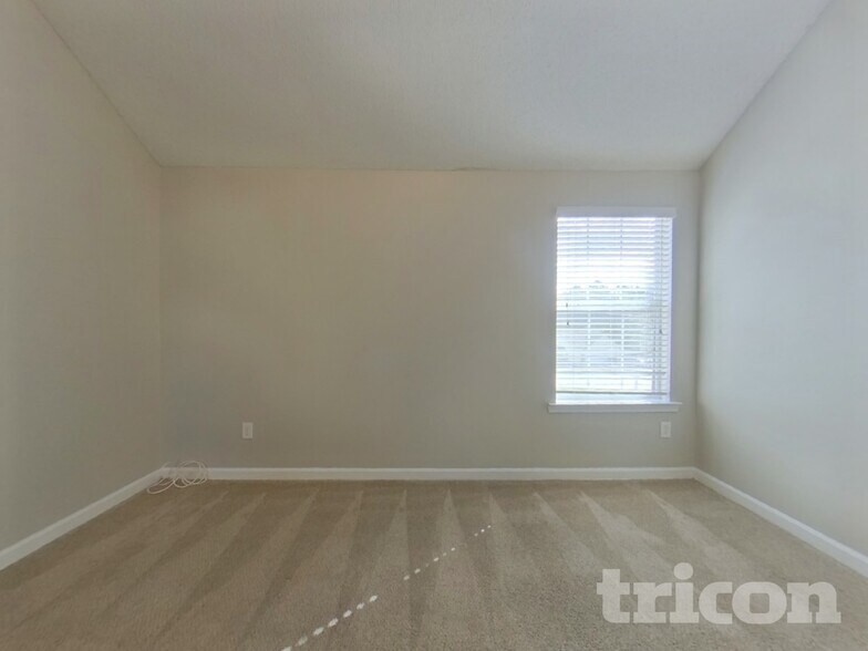 Building Photo - 6985 Borowood Ln